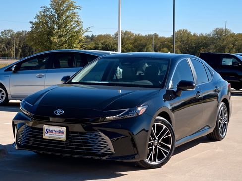 New 2026 Toyota Camry XLE FWD image 2