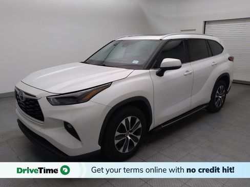 Used 2022 Toyota Highlander XLE FWD image 1
