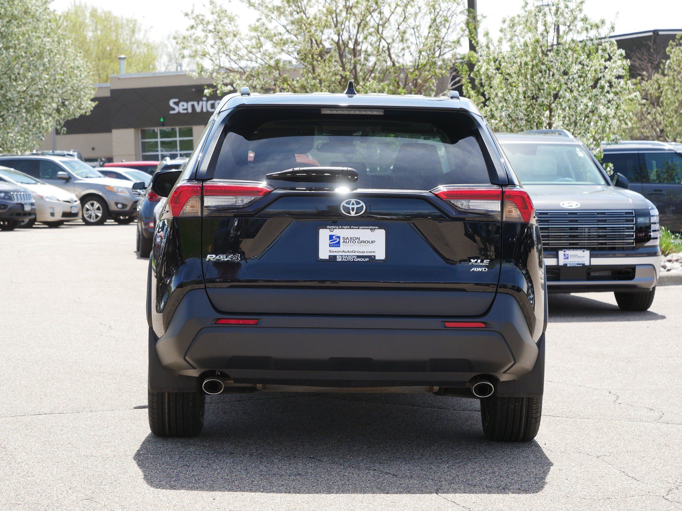 Used 2021 Toyota RAV4 XLE Premium AWD/4WD image 7