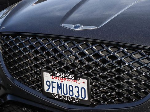 Used 2023 Genesis GV70 2.5T w/ Sport Prestige Package image 3