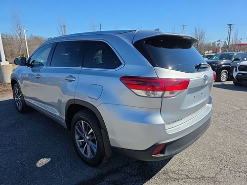 Certified 2018 Toyota Highlander XLE w/ Carpet Mat Package (TMS) image 4