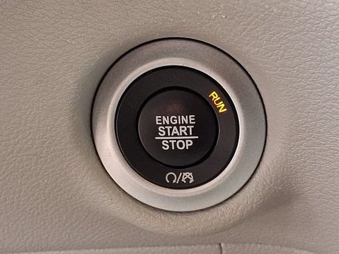 Used 2021 Chrysler Pacifica Touring-L FWD image 27