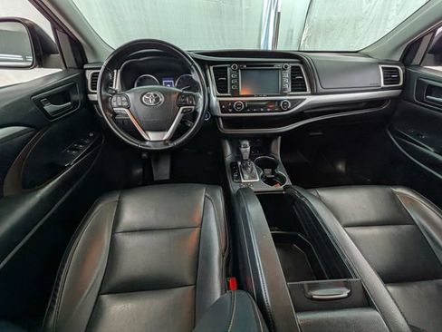 Used 2019 Toyota Highlander XLE AWD/4WD image 7