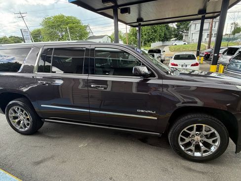 Used 2015 GMC Yukon XL Denali w/ Touring Package AWD/4WD image 6