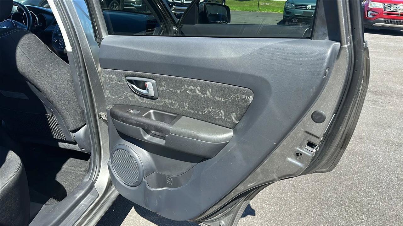 Used 2013 Kia Soul + FWD image 29
