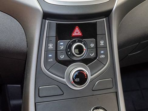 Used 2015 Hyundai Elantra SE w/ Option Group 03 FWD image 18