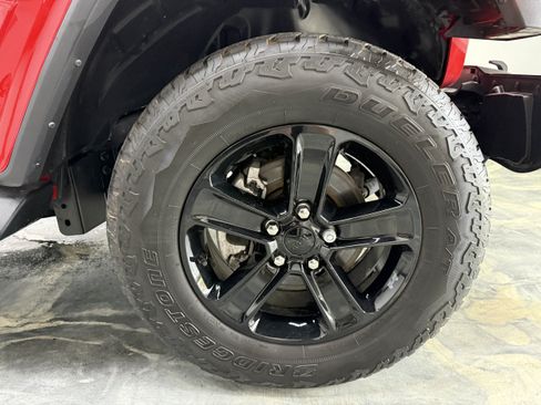Used 2022 Jeep Wrangler Unlimited Sahara AWD/4WD image 28