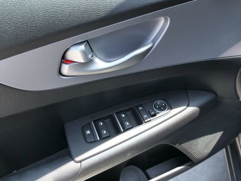 Used 2024 Kia Forte LXS w/ LXS Technology Package FWD image 13