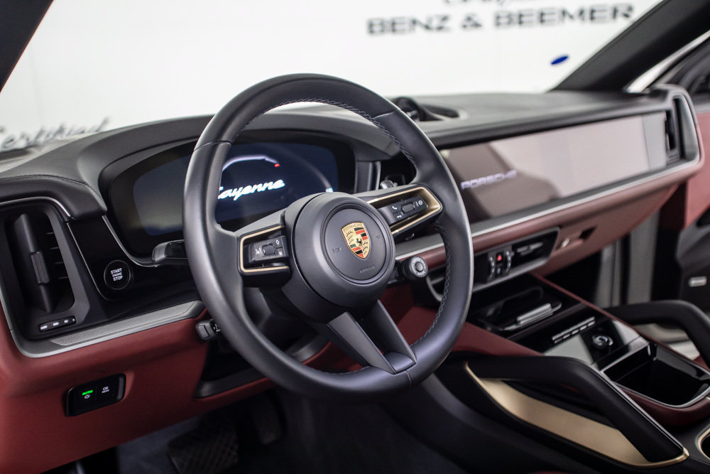 Used 2024 Porsche Cayenne Coupe AWD/4WD image 22
