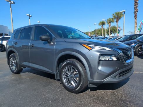 Used 2021 Nissan Rogue S image 2