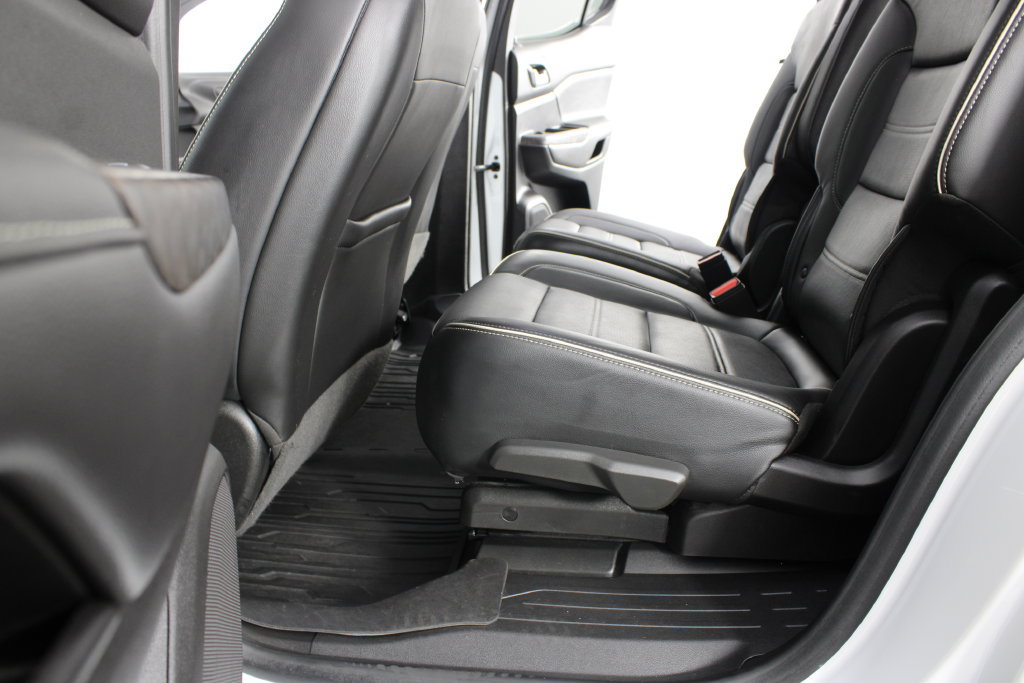 Used 2023 GMC Acadia Denali w/ Denali Ultimate Package FWD image 22