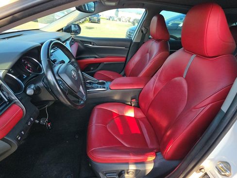 Used 2019 Toyota Camry XSE FWD image 3