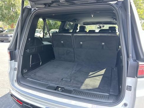Used 2024 Jeep Wagoneer L Series II w/ Flexible Seating Group AWD/4WD image 12