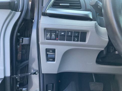 Used 2019 Honda Odyssey EX-L image 16