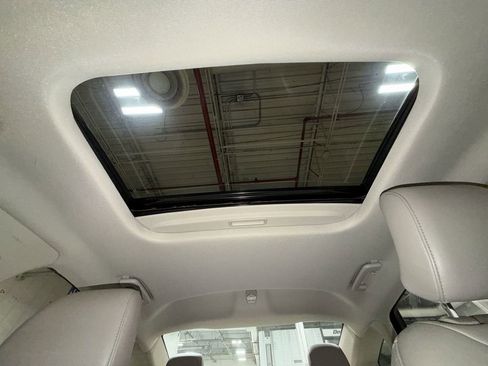 Used 2017 Ford Fusion SE w/ Fusion SE Technology Package image 16