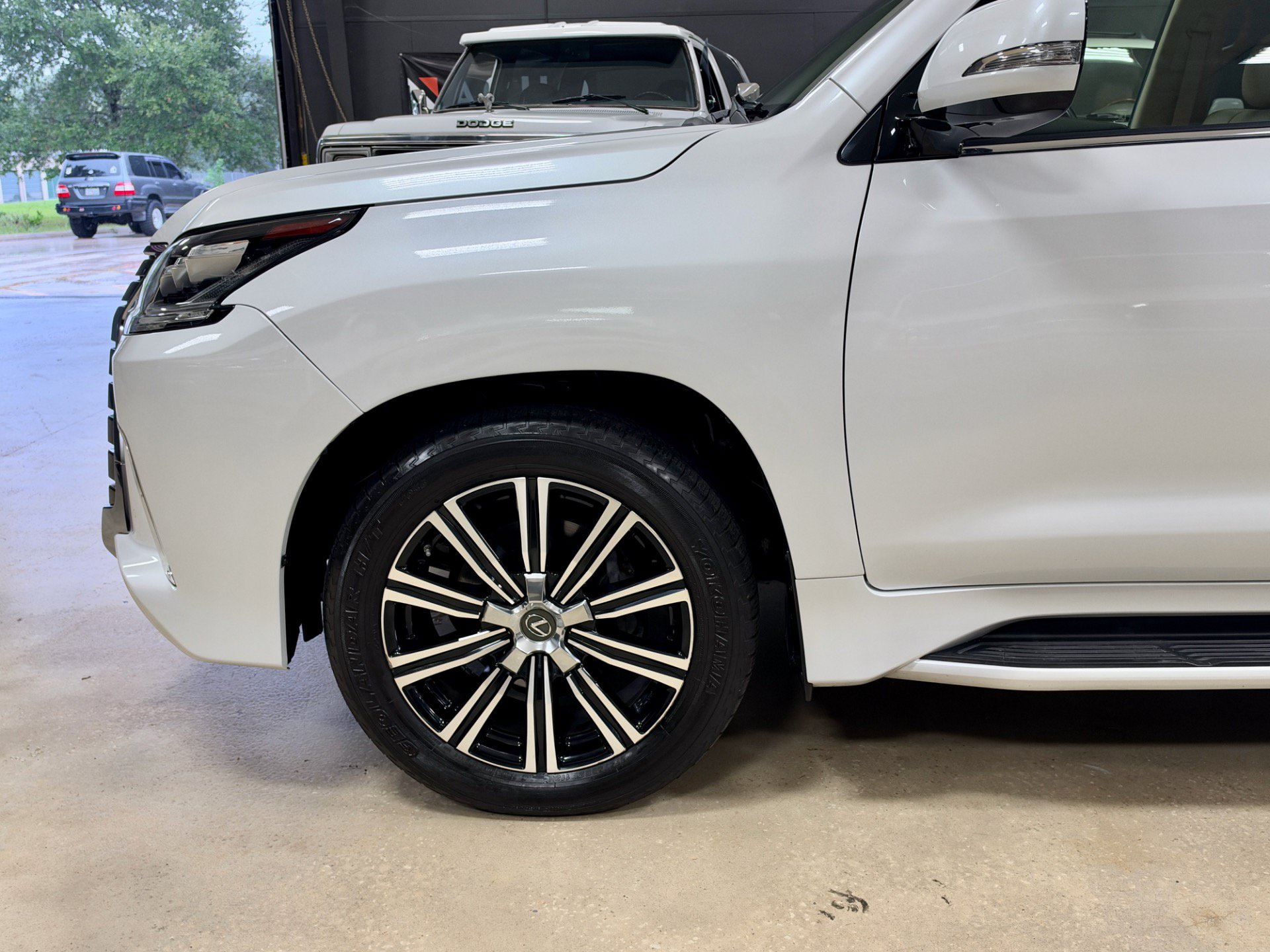 Used 2018 Lexus LX 570 4WD w/ Luxury Package image 15