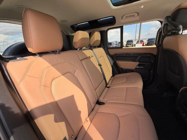 Used 2026 Land Rover Defender 110 X-Dynamic SE AWD/4WD image 17