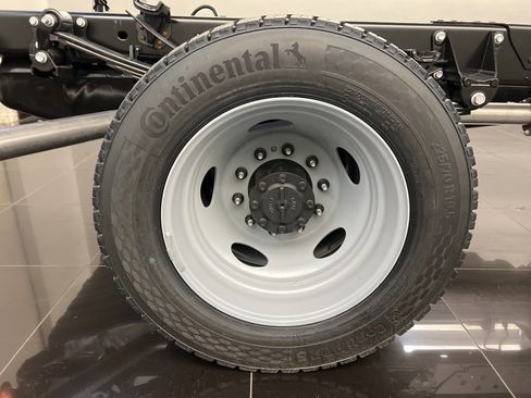 New 2025 Ford F550 4x4 Regular Cab Super Duty image 7