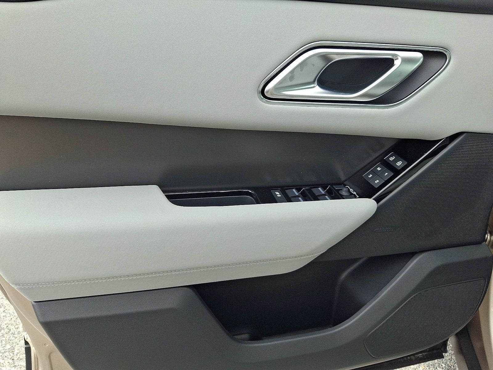 New 2026 Land Rover Range Rover Velar S AWD/4WD image 12