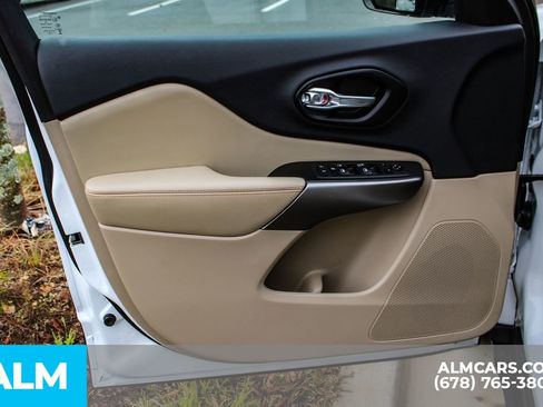 Used 2020 Jeep Cherokee Latitude w/ Cold Weather Group image 35