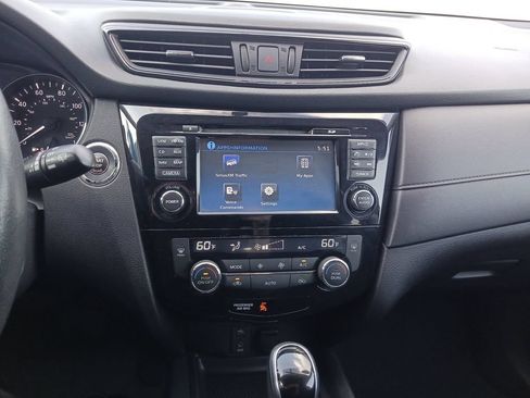 Used 2017 Nissan Rogue SV FWD image 12