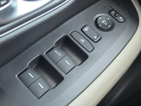 Used 2027 Honda HR-V LX image 14