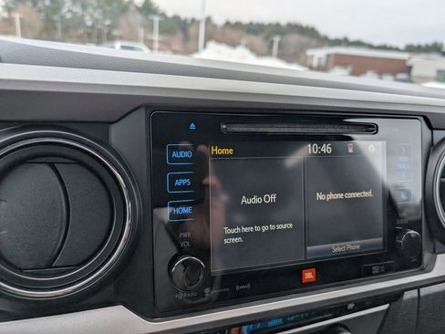 Used 2018 Toyota Tacoma Limited image 22