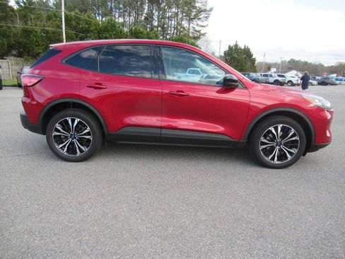Used 2022 Ford Escape SE w/ SE Sport Appearance Package AWD/4WD image 4