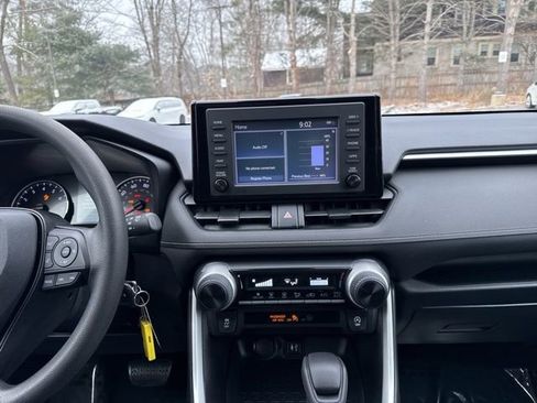 Used 2019 Toyota RAV4 LE image 17