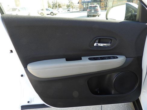 Used 2020 Honda HR-V LX image 17