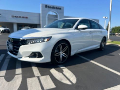 Used 2022 Honda Accord Touring image 4