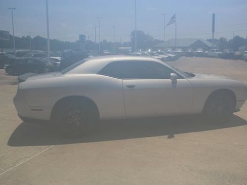 Used 2022 Dodge Challenger SXT w/ Plus Package RWD image 8