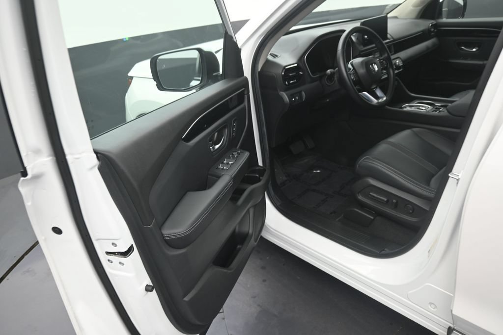 Used 2025 Honda Pilot EX-L image 10