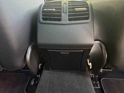 Used 2014 Mercedes-Benz E 350 4MATIC Sedan image 37