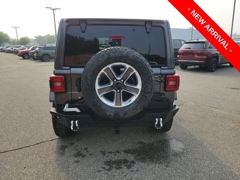 Used 2019 Jeep Wrangler Unlimited Sahara AWD/4WD image 4