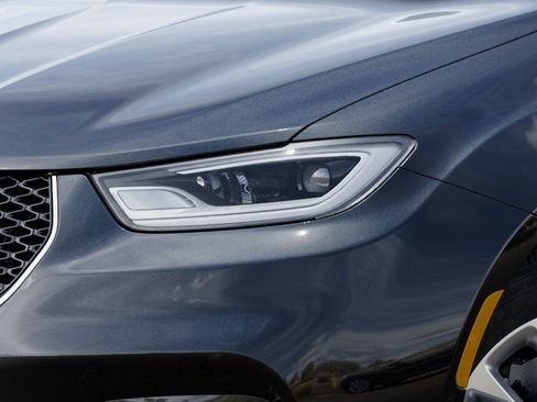 New 2026 Chrysler Pacifica Limited w/ Uconnect Theater Family Group FWD image 11