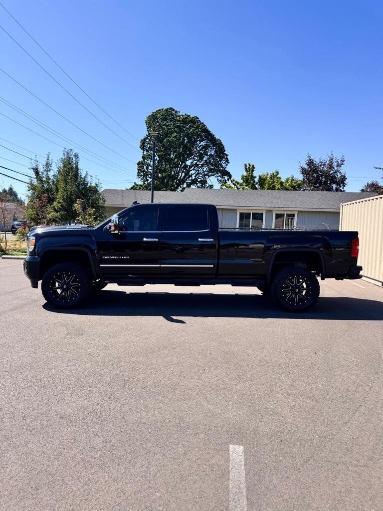 Used 2019 GMC Sierra 3500 Denali w/ Duramax Plus Package AWD/4WD image 8