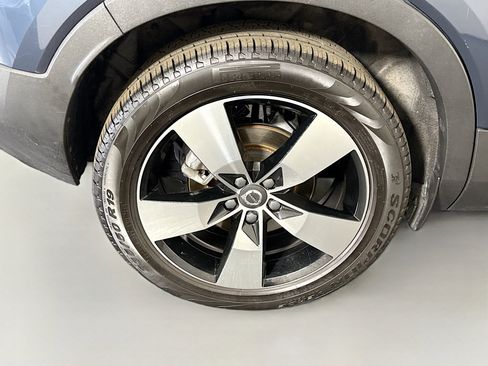 Used 2021 Volvo XC40 T5 Momentum w/ Premium Package image 33