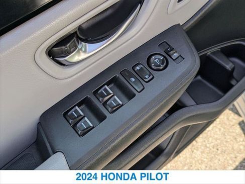 Certified 2024 Honda Pilot Touring image 13