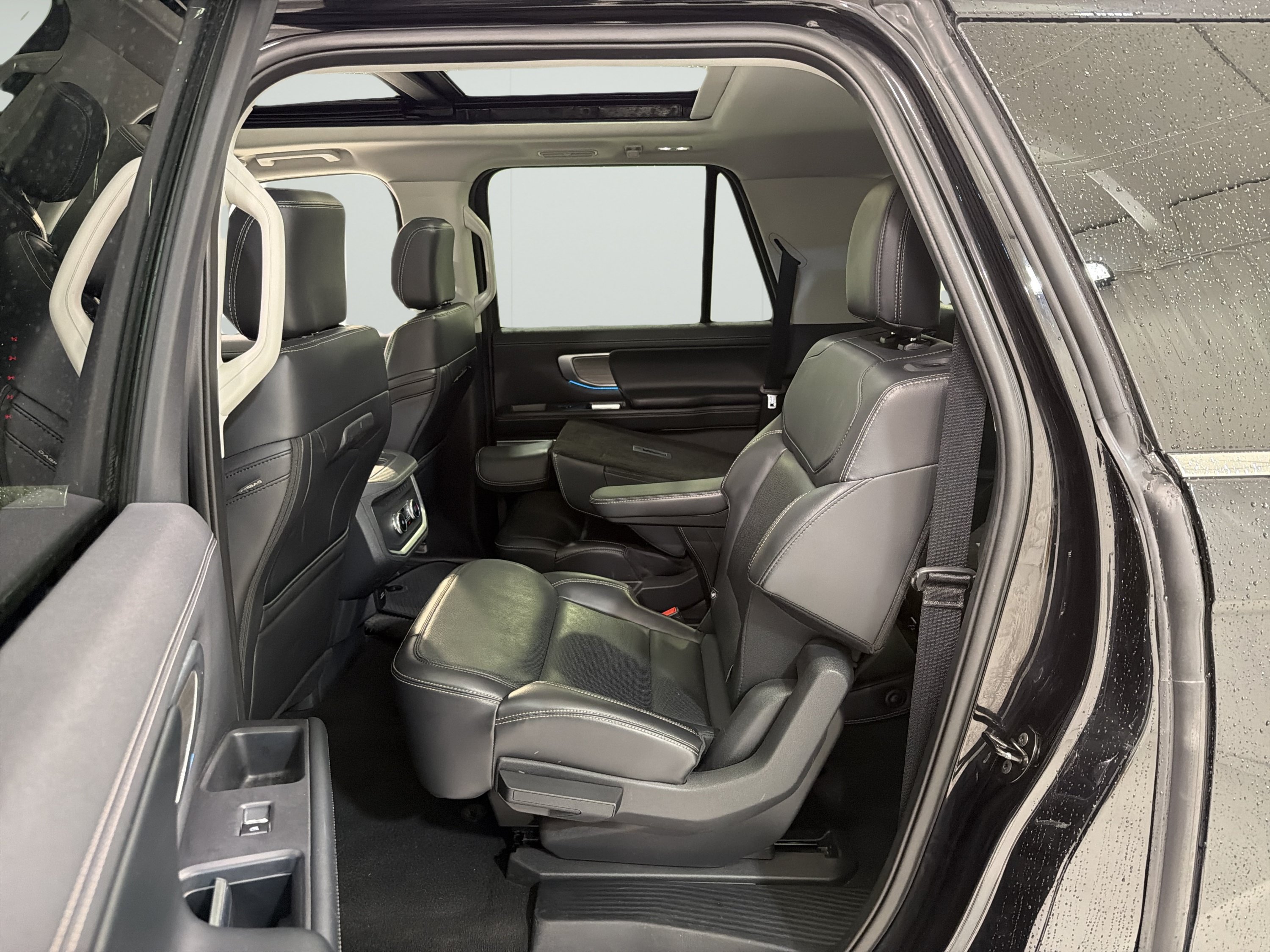 Used 2025 Ford Expedition Max Platinum AWD/4WD image 11