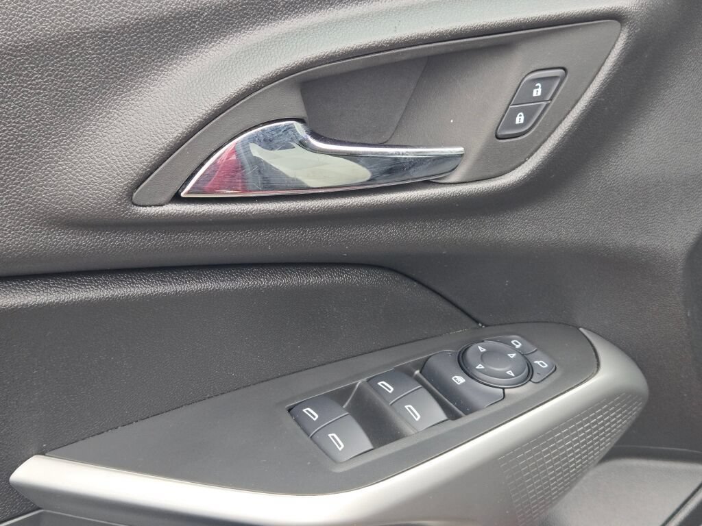 Used 2024 Chevrolet Trax LS w/ LS Convenience Package FWD image 22