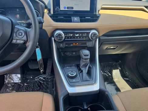 Used 2025 Toyota RAV4 LE AWD/4WD image 12