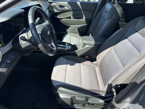 Certified 2024 Chevrolet Trax LT w/ Sunroof Package FWD image 18
