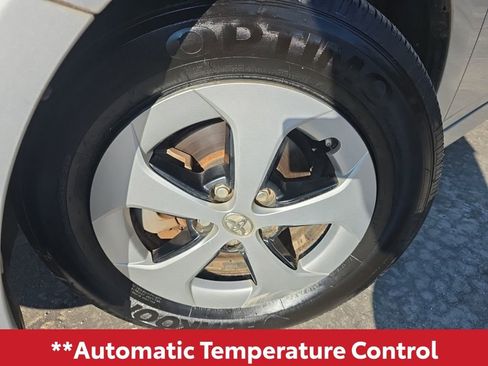 Used 2013 Toyota Prius Three image 3