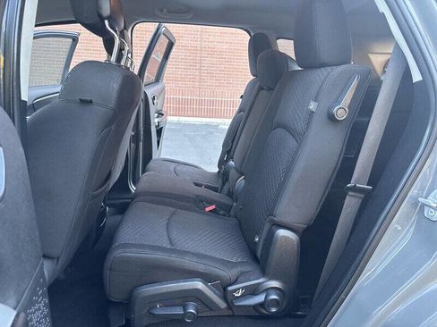 Used 2020 Dodge Journey SE image 16
