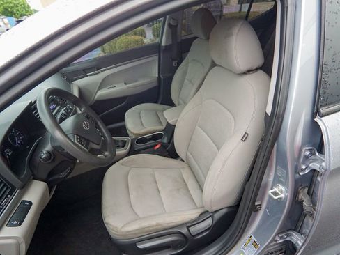 Used 2017 Hyundai Elantra SE FWD image 17