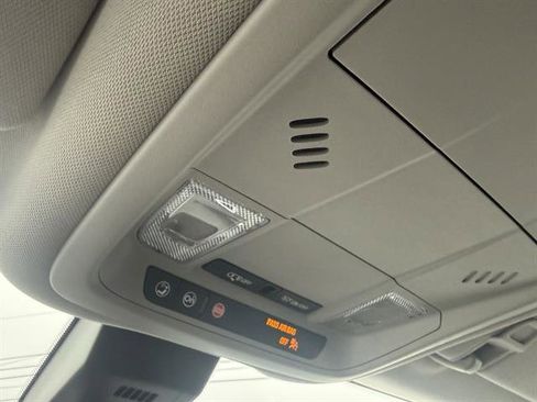 Used 2023 Chevrolet Equinox LT image 45