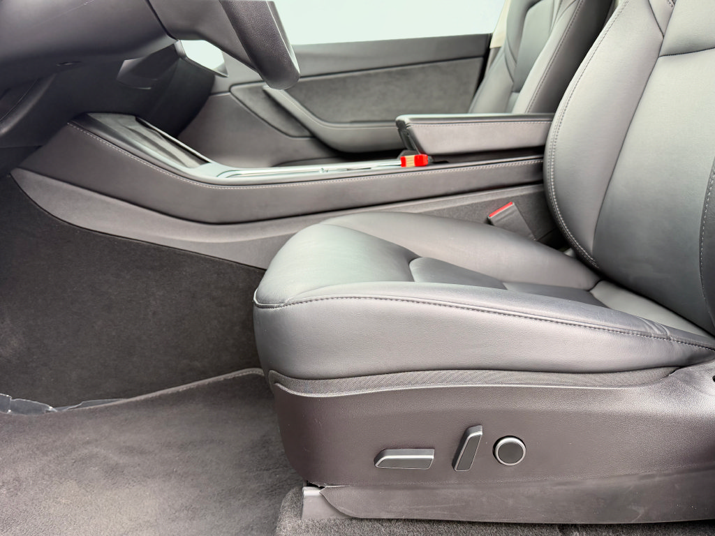 Used 2022 Tesla Model Y Performance AWD/4WD image 24