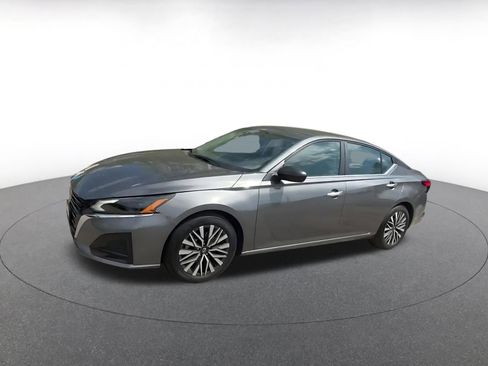 Used 2025 Nissan Altima 2.5 SV image 8