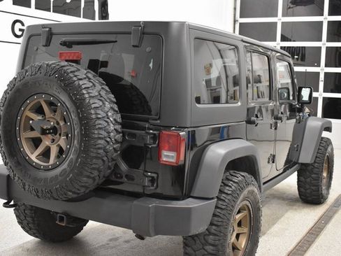 Used 2017 Jeep Wrangler Unlimited Rubicon w/ Cold Weather Group image 4